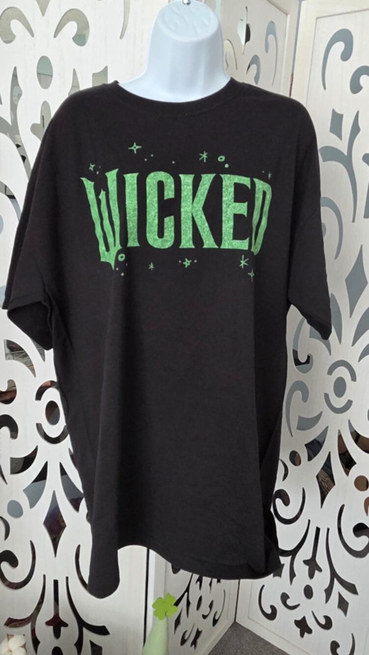 Universal Studios Wicked Movie Musical Glitter Graphic Tee XL